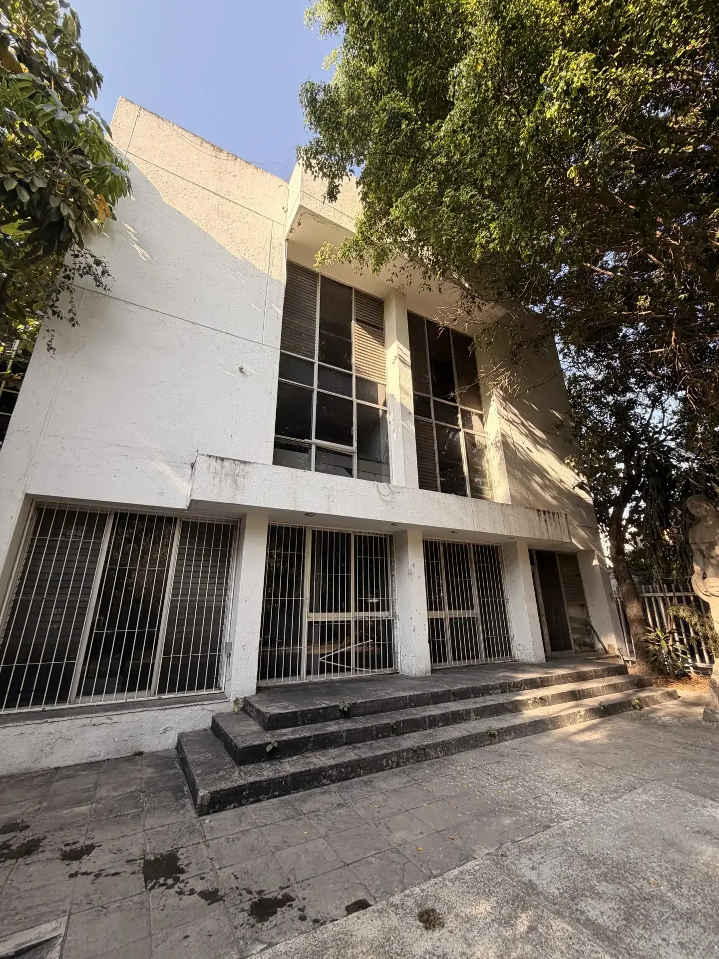 Servicio de demolicion comercial con personal y maquinaria especializada, enfocado en seguridad, retiro de escombro y avance de obra en Guadalajara, Jalisco.