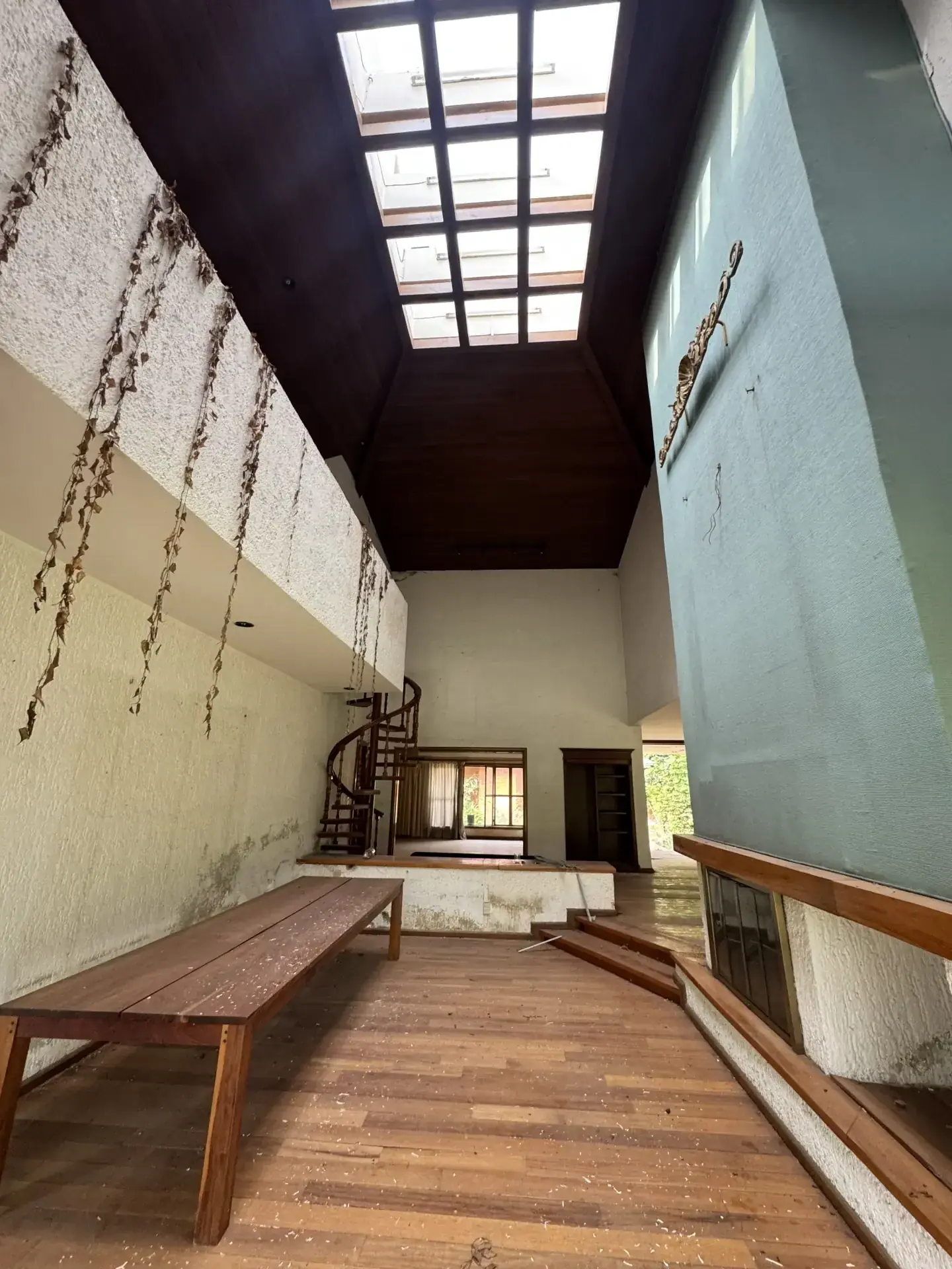 Servicio de demolicion residencial con personal y maquinaria especializada, enfocado en seguridad, retiro de escombro y avance de obra en Guadalajara, Jalisco.