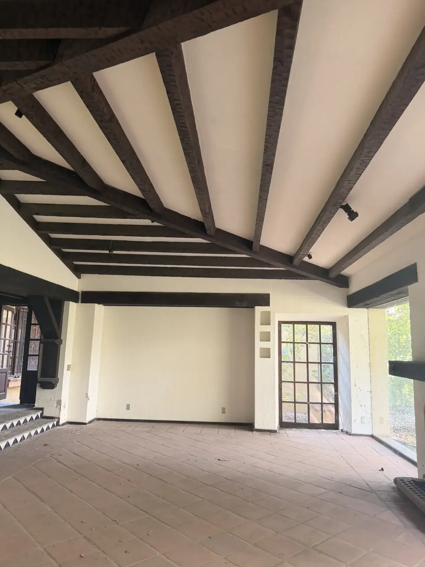 Servicio de demolicion residencial con personal y maquinaria especializada, enfocado en seguridad, retiro de escombro y avance de obra en Guadalajara, Jalisco.