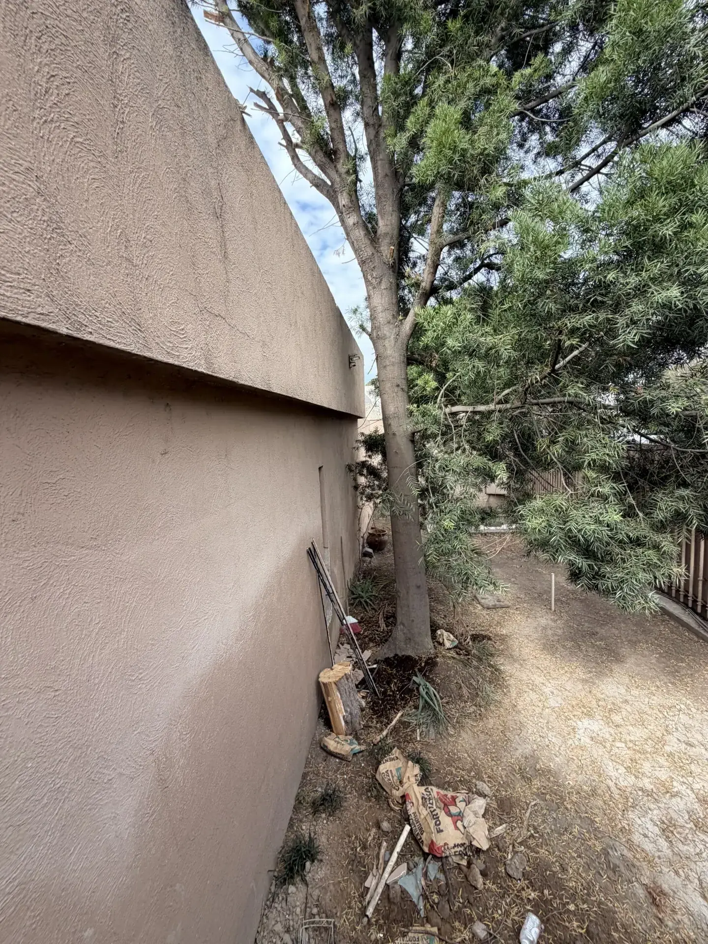 Servicio de demolicion residencial con personal y maquinaria especializada, enfocado en seguridad, retiro de escombro y avance de obra en Guadalajara, Jalisco.