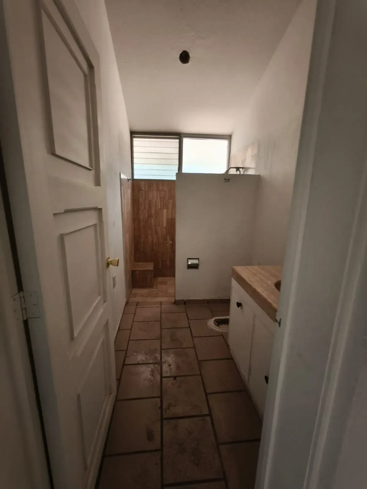 Servicio de demolicion residencial con personal y maquinaria especializada, enfocado en seguridad, retiro de escombro y avance de obra en Guadalajara, Jalisco.