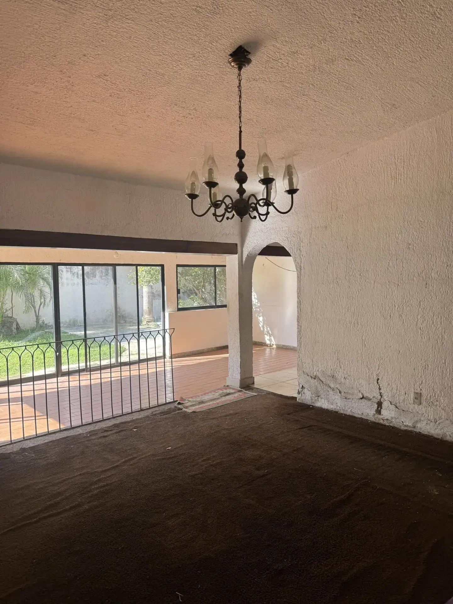 Servicio de movimiento de tierra con personal y maquinaria especializada, enfocado en seguridad, retiro de escombro y avance de obra en Guadalajara, Jalisco.