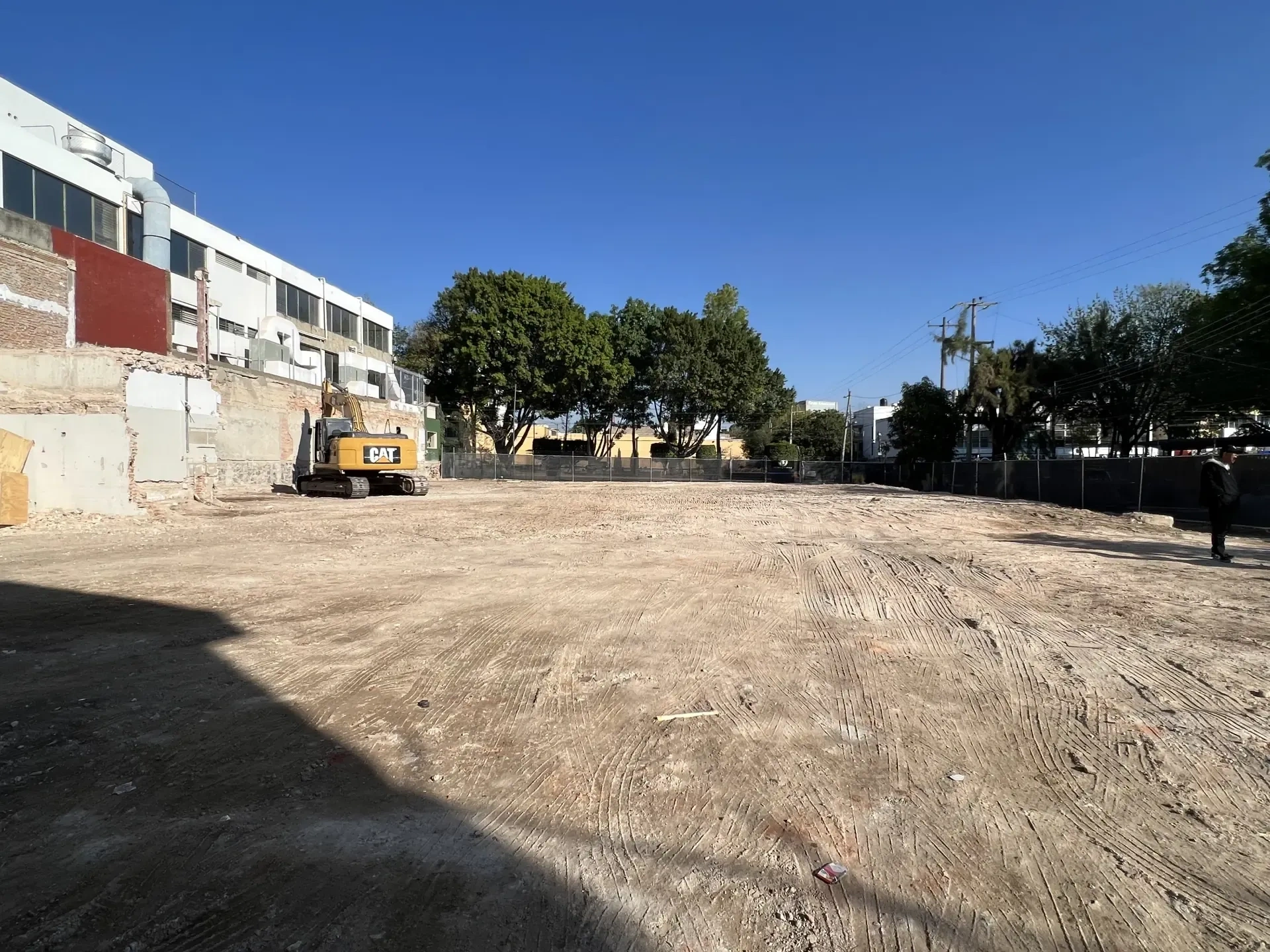 Servicio de movimiento de tierra con personal y maquinaria especializada, enfocado en seguridad, retiro de escombro y avance de obra en Guadalajara, Jalisco.