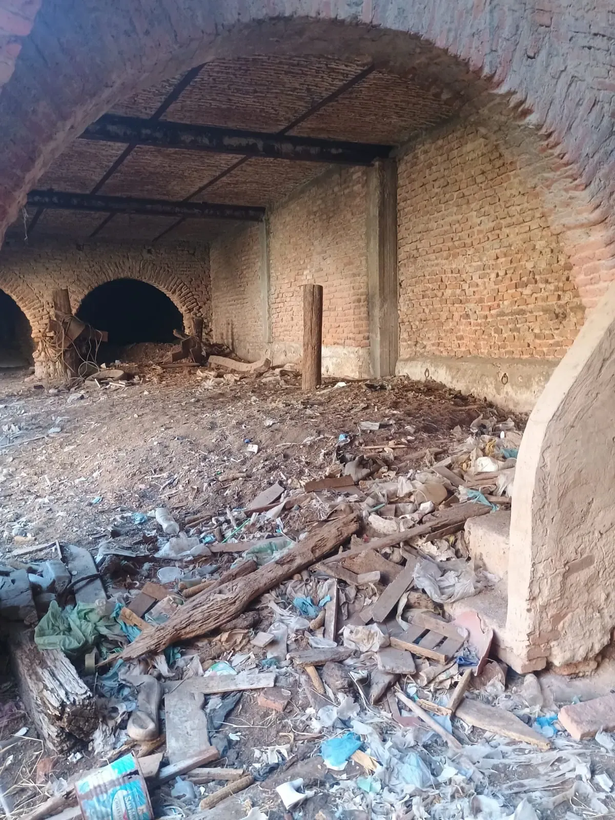 Servicio de movimiento de tierra con personal y maquinaria especializada, enfocado en seguridad, retiro de escombro y avance de obra en Guadalajara, Jalisco.